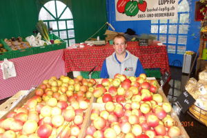 Eigeschau 2014 in Lupfig: Andreas Suter vom Loorhof in Lupfig präsentiert seine Äpfel